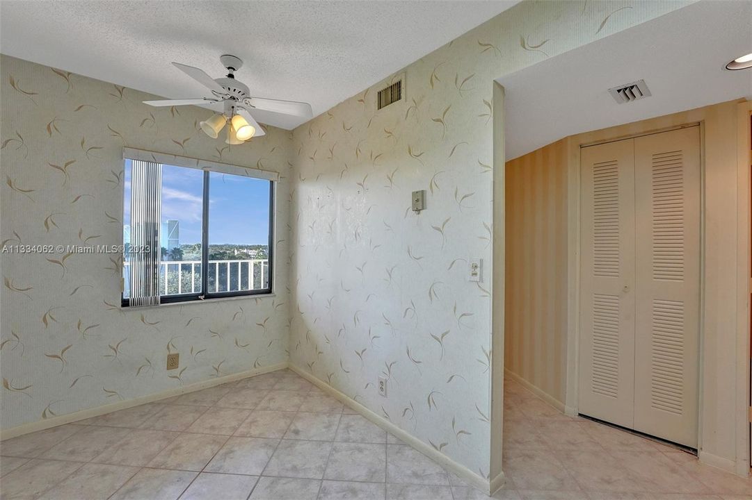Vendido Recientemente: $200,000 (2 camas, 2 baños, 1230 Pies cuadrados)