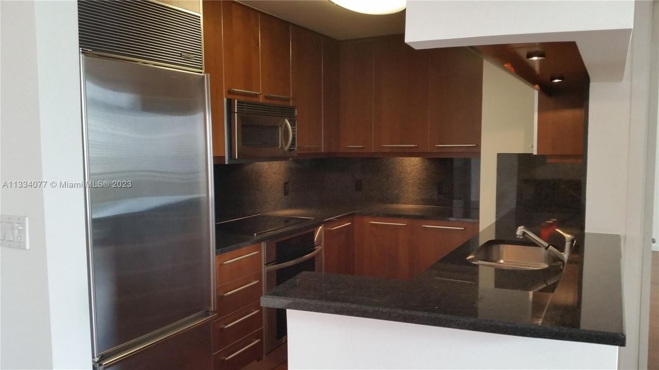 Recently Rented: $3,650 (1 beds, 1 baths, 1031 Square Feet)