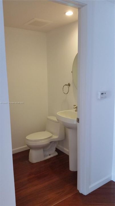 Recently Rented: $3,650 (1 beds, 1 baths, 1031 Square Feet)