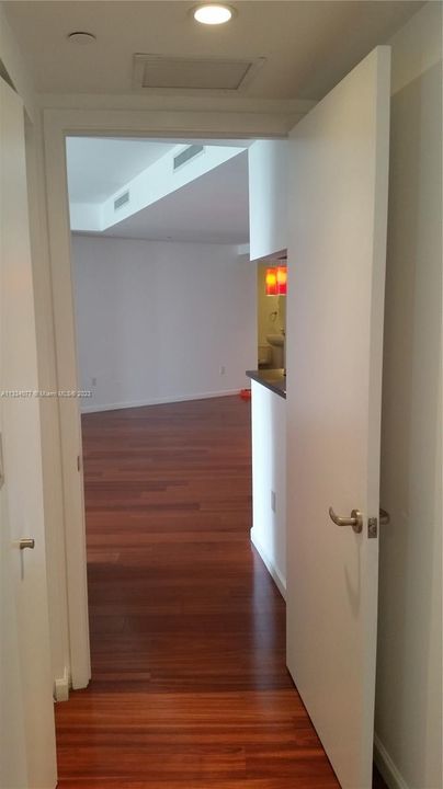 Recently Rented: $3,650 (1 beds, 1 baths, 1031 Square Feet)
