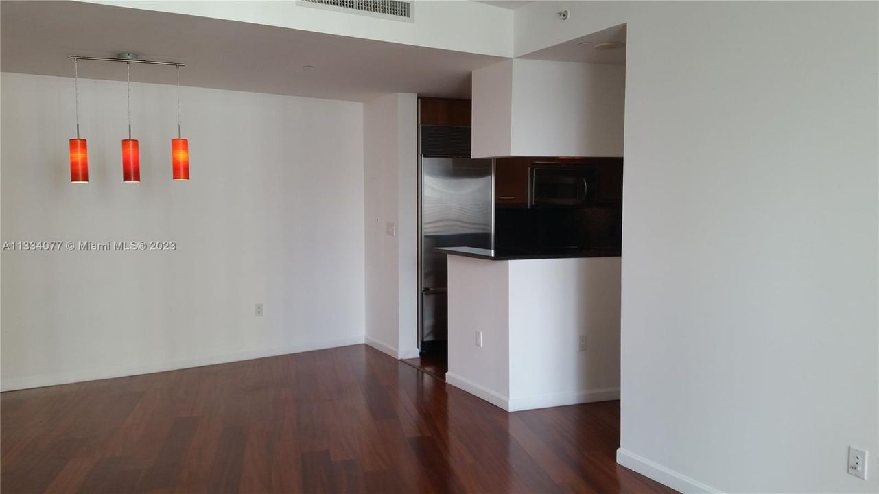 Recently Rented: $3,650 (1 beds, 1 baths, 1031 Square Feet)