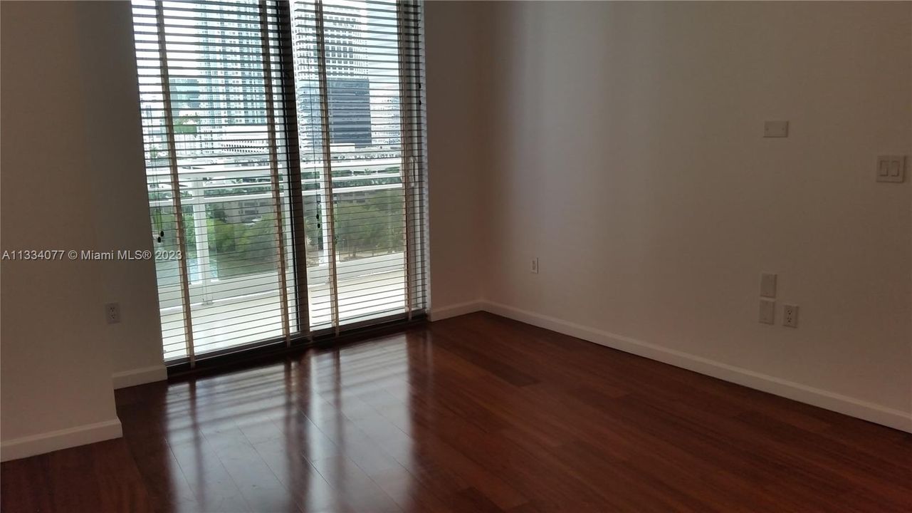 Recently Rented: $3,650 (1 beds, 1 baths, 1031 Square Feet)