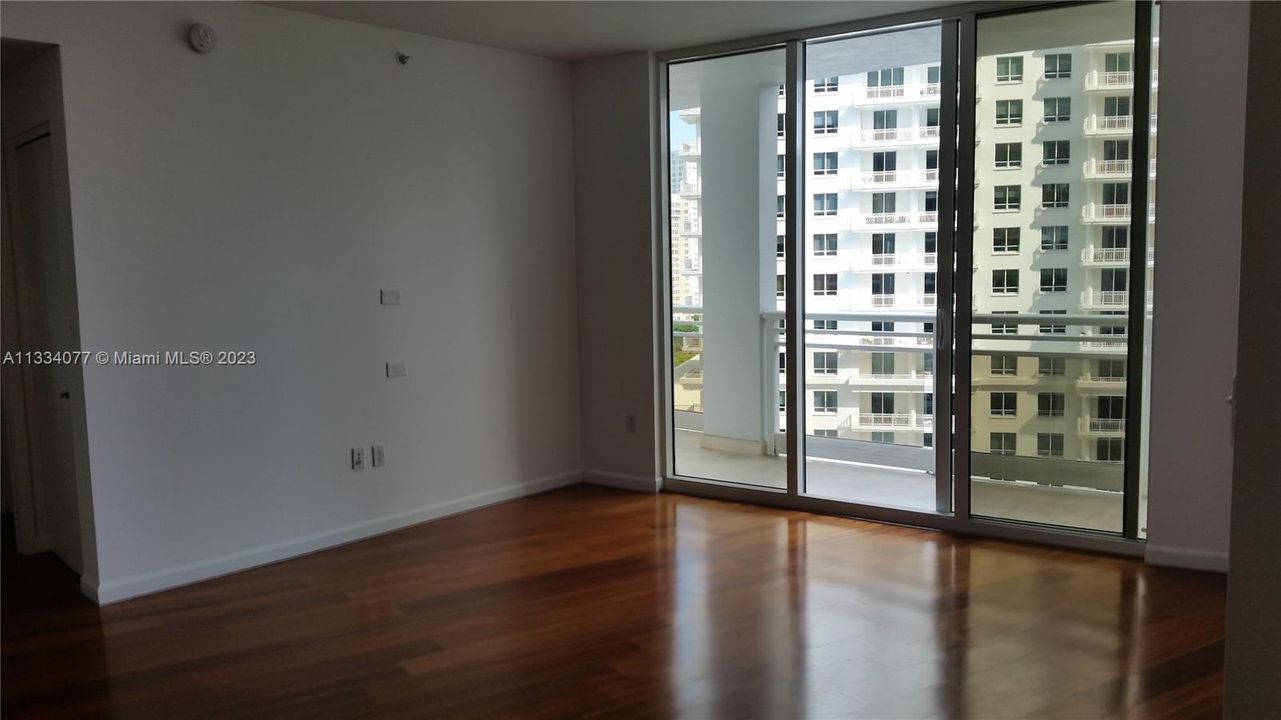 Recently Rented: $3,650 (1 beds, 1 baths, 1031 Square Feet)