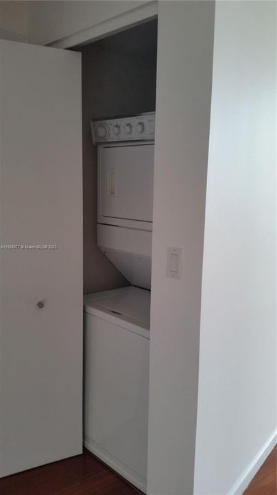 Recently Rented: $3,650 (1 beds, 1 baths, 1031 Square Feet)