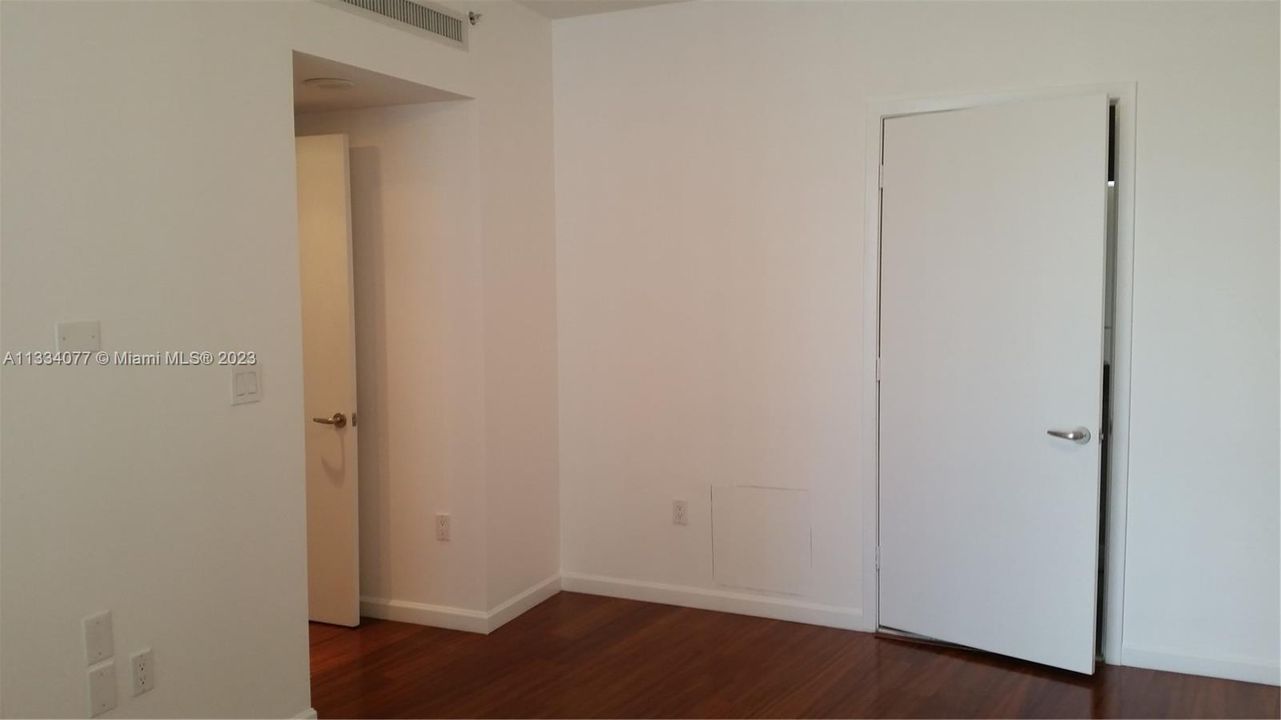 Recently Rented: $3,650 (1 beds, 1 baths, 1031 Square Feet)
