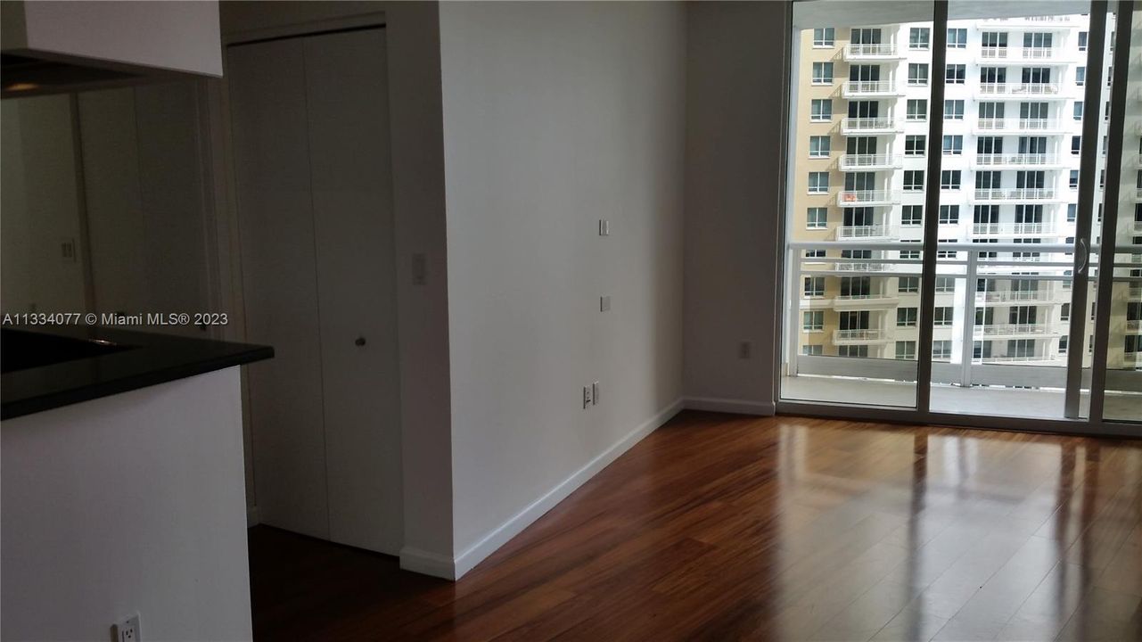 Recently Rented: $3,650 (1 beds, 1 baths, 1031 Square Feet)