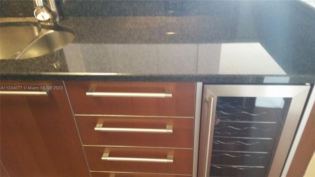 Recently Rented: $3,650 (1 beds, 1 baths, 1031 Square Feet)