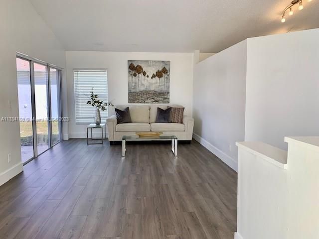 Recently Sold: $499,000 (3 beds, 2 baths, 1532 Square Feet)