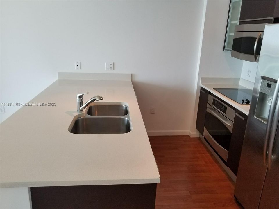 Recently Rented: $2,750 (1 beds, 1 baths, 692 Square Feet)