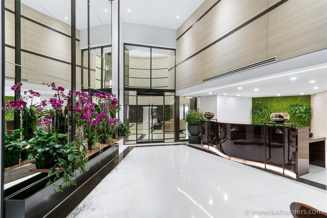 Recently Sold: $2,200,000 (2 beds, 2 baths, 2040 Square Feet)