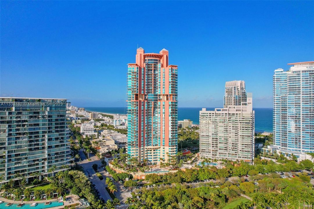 Recently Sold: $2,200,000 (2 beds, 2 baths, 2040 Square Feet)