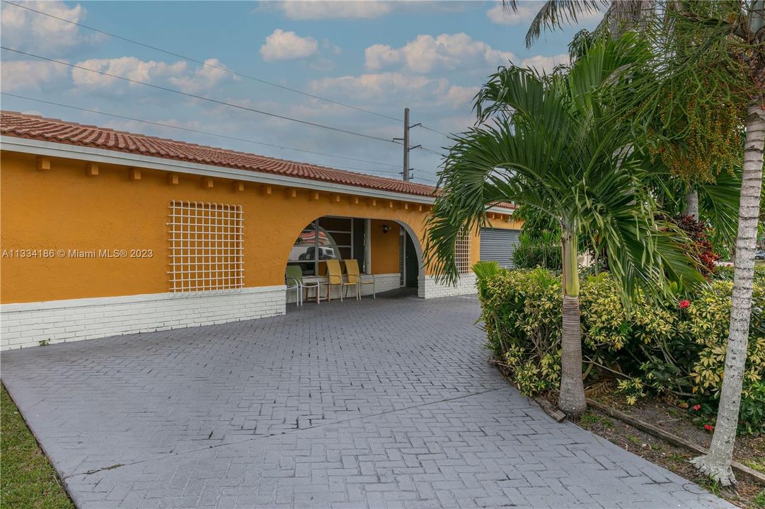 Recently Sold: $520,000 (4 beds, 2 baths, 1865 Square Feet)