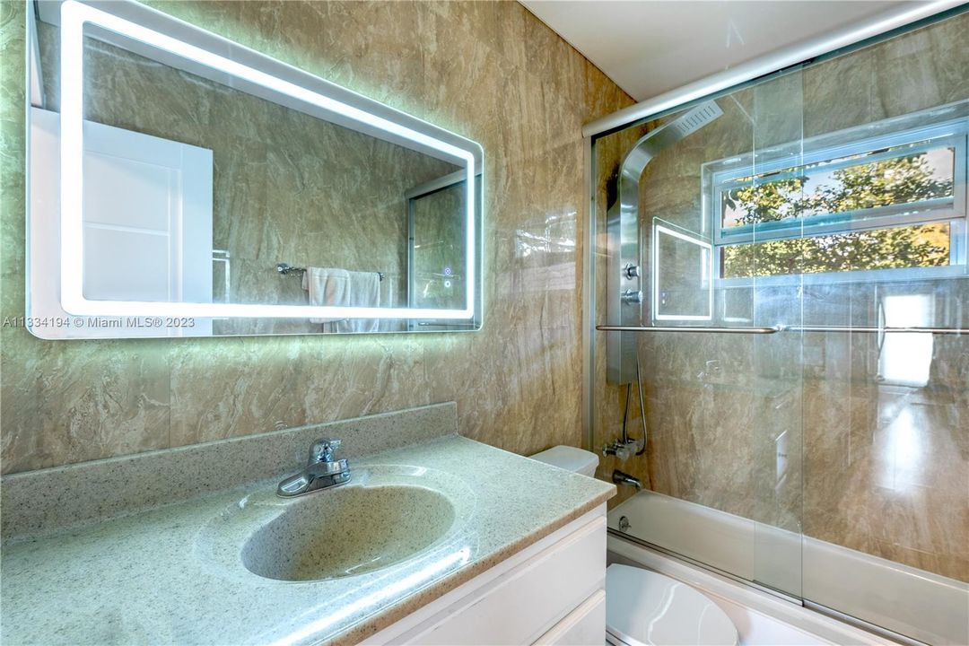 最近售出: $189,000 (1 贝兹, 1 浴室, 580 平方英尺)