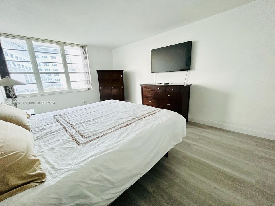 For Sale: $479,900 (1 beds, 1 baths, 675 Square Feet)