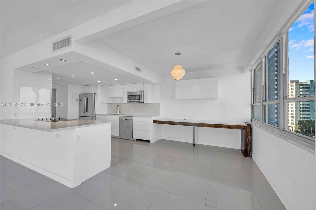 Recently Sold: $1,270,000 (2 beds, 2 baths, 1917 Square Feet)