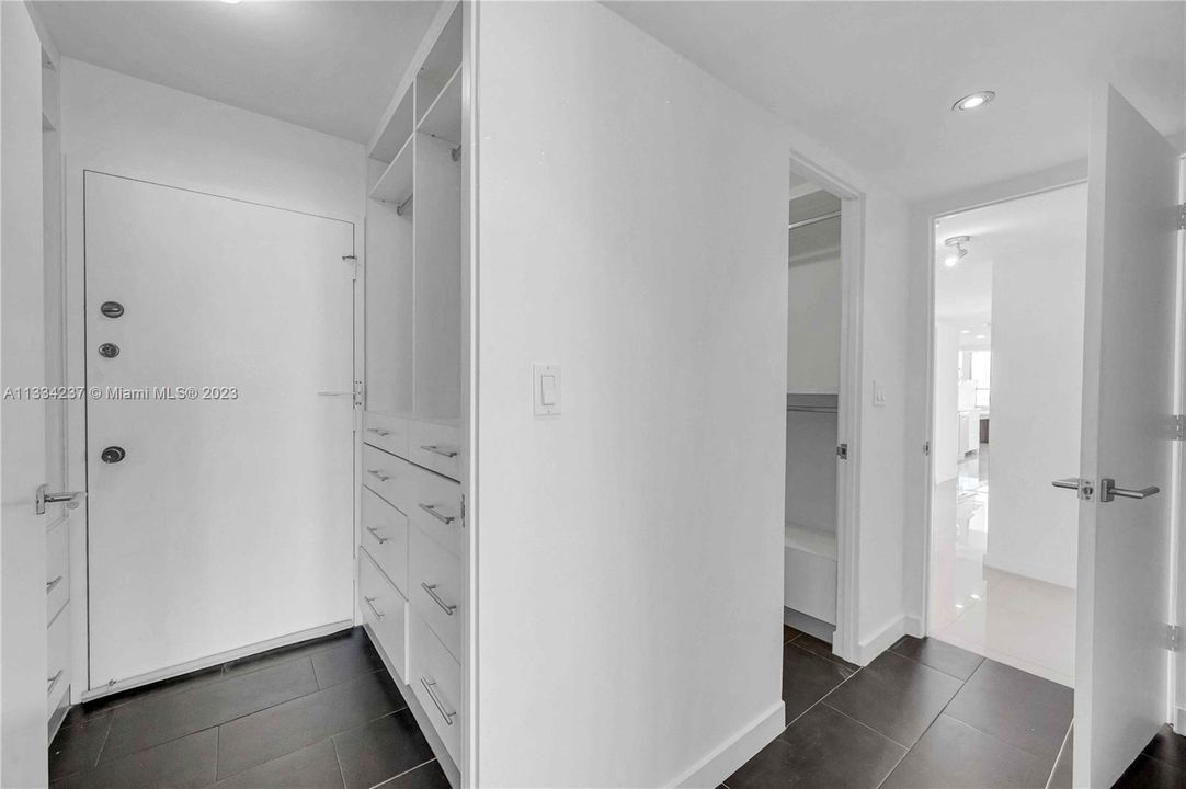 Recently Sold: $1,270,000 (2 beds, 2 baths, 1917 Square Feet)