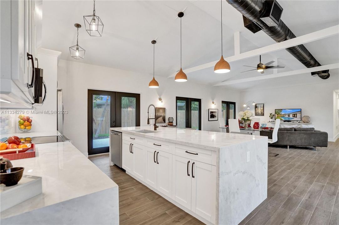 Recently Sold: $1,249,000 (4 beds, 3 baths, 1844 Square Feet)