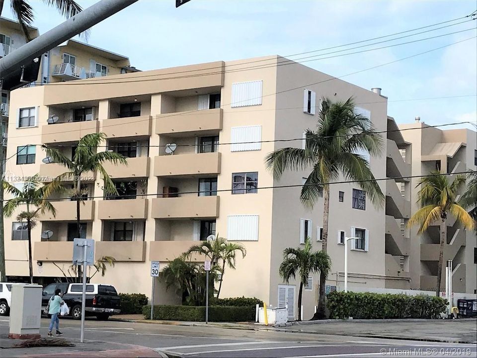 Recently Sold: $229,000 (1 beds, 1 baths, 894 Square Feet)