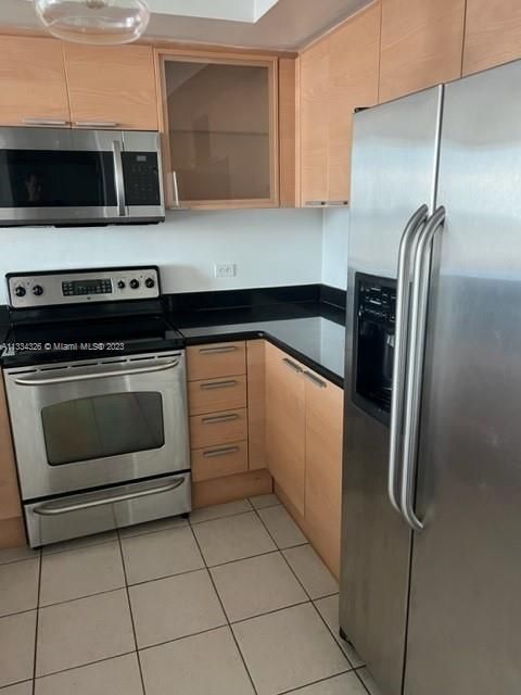 Recently Rented: $2,600 (2 beds, 2 baths, 1220 Square Feet)