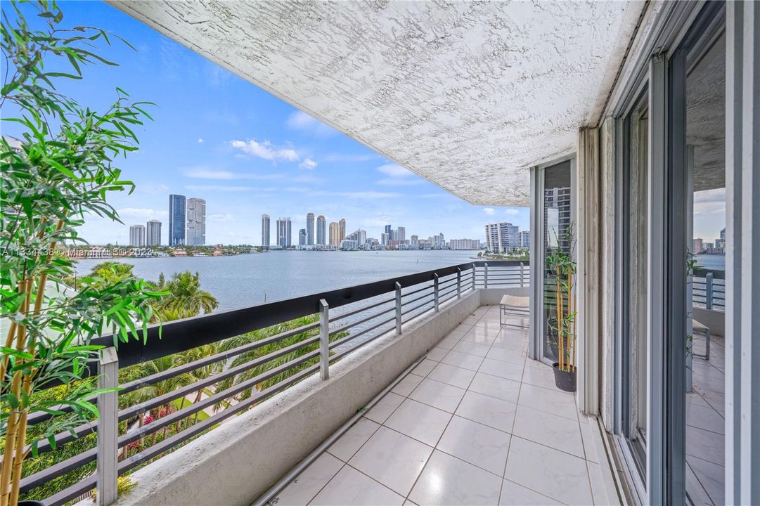 Recently Sold: $1,200,000 (3 beds, 3 baths, 1694 Square Feet)