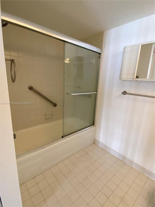 最近租的: $2,700 (1 贝兹, 1 浴室, 768 平方英尺)