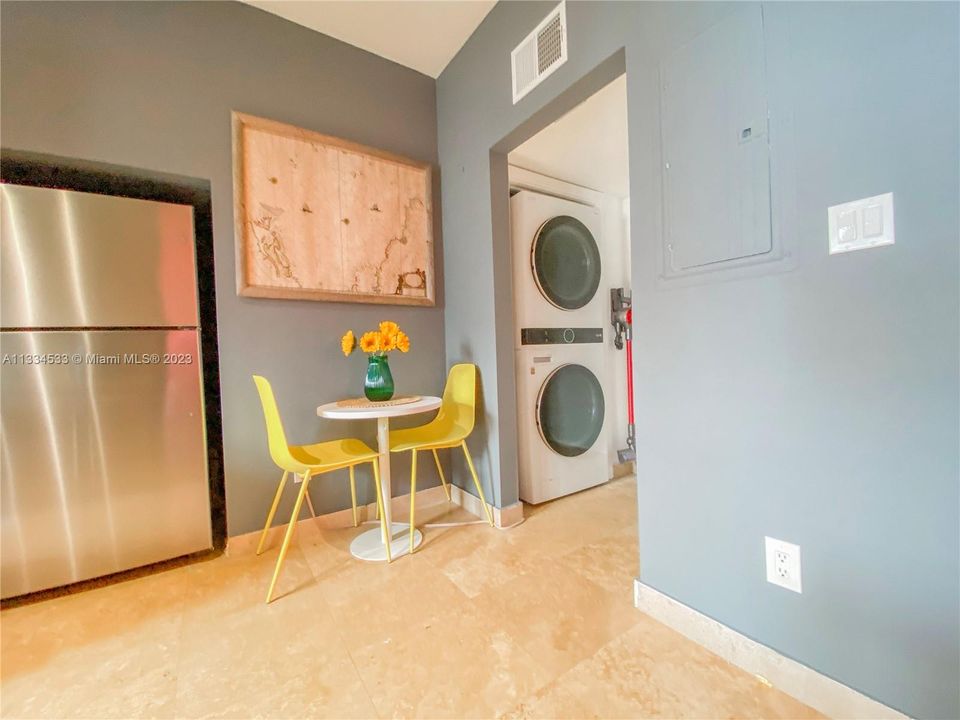 Recently Sold: $310,000 (1 beds, 1 baths, 635 Square Feet)