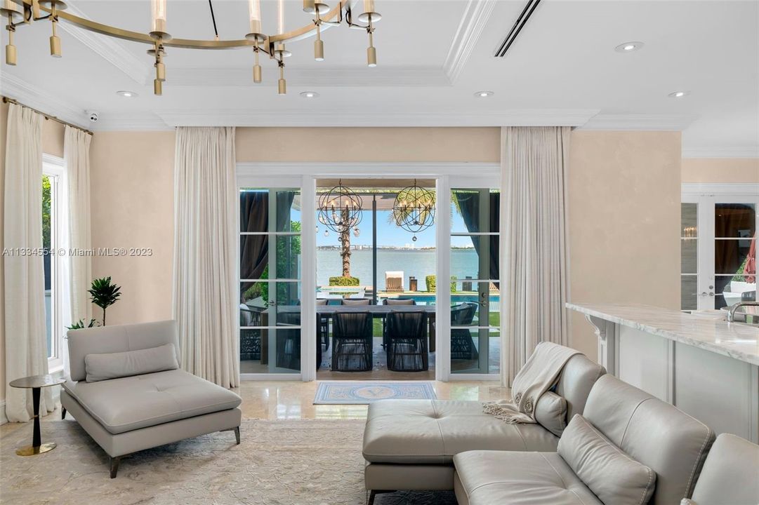 Recently Sold: $12,500,000 (7 beds, 7 baths, 5902 Square Feet)