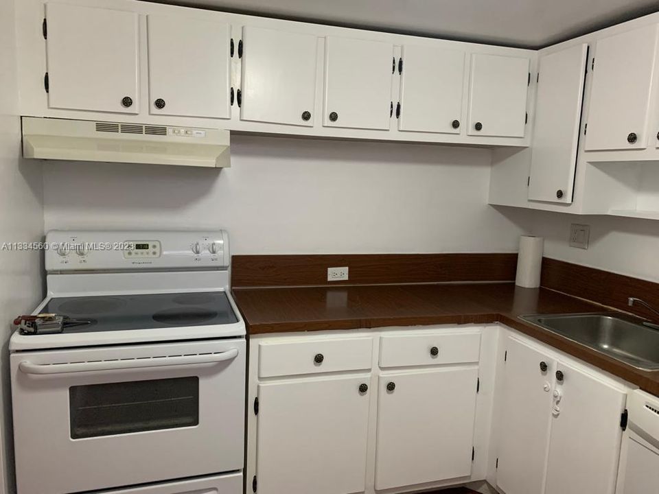 Recently Rented: $21,600 (1 beds, 1 baths, 787 Square Feet)