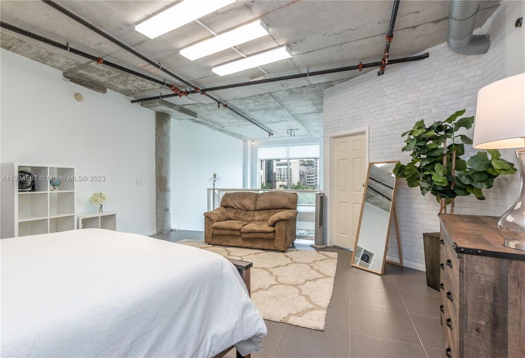 Recently Sold: $599,000 (1 beds, 1 baths, 1086 Square Feet)