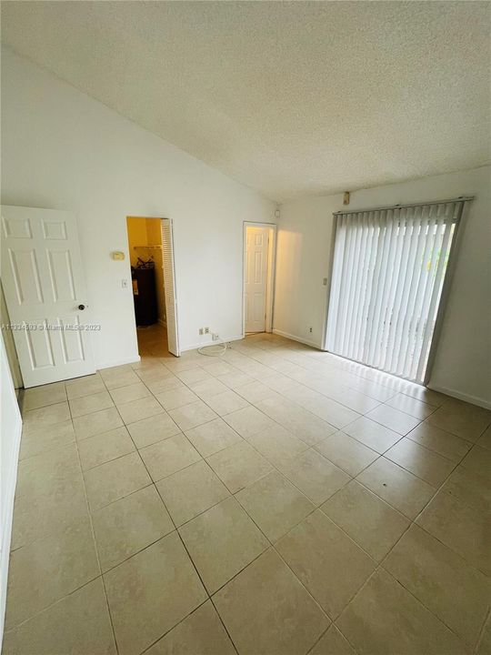 Recently Rented: $2,000 (2 beds, 2 baths, 956 Square Feet)