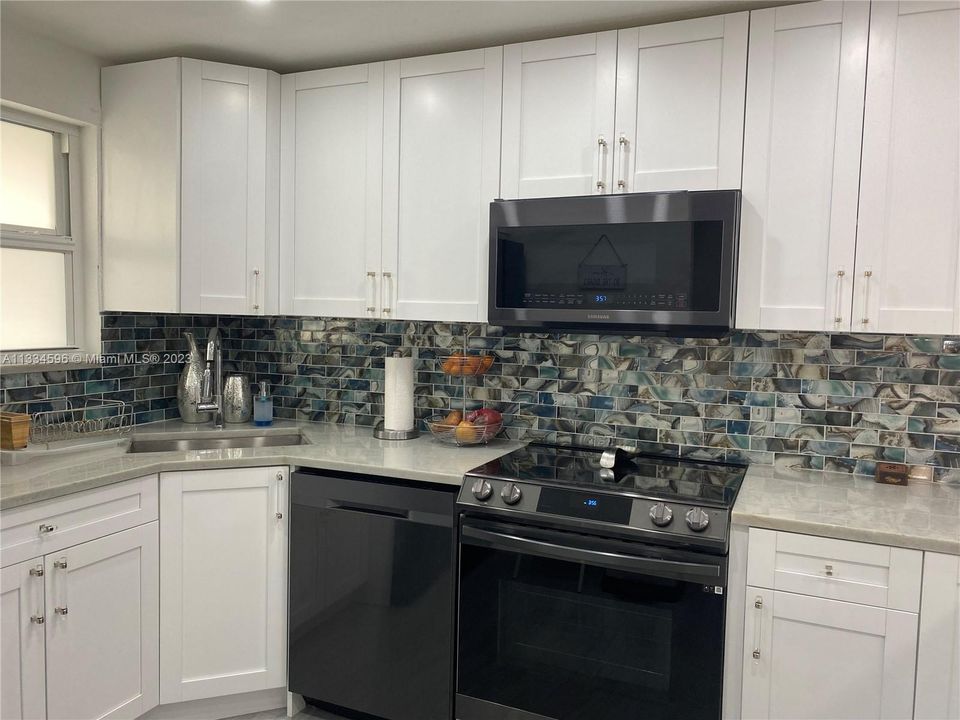 Recently Sold: $430,000 (2 beds, 2 baths, 1000 Square Feet)
