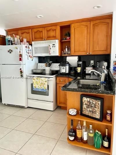 Recently Sold: $220,000 (1 beds, 1 baths, 619 Square Feet)
