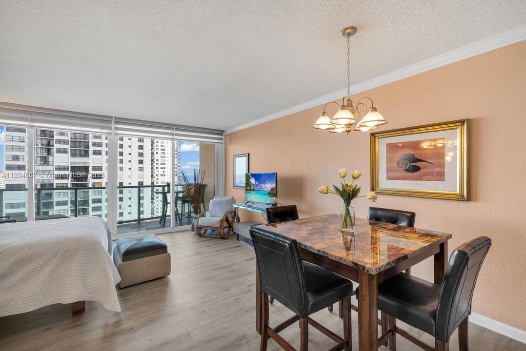 Active With Contract: $2,300 (0 beds, 1 baths, 482 Square Feet)