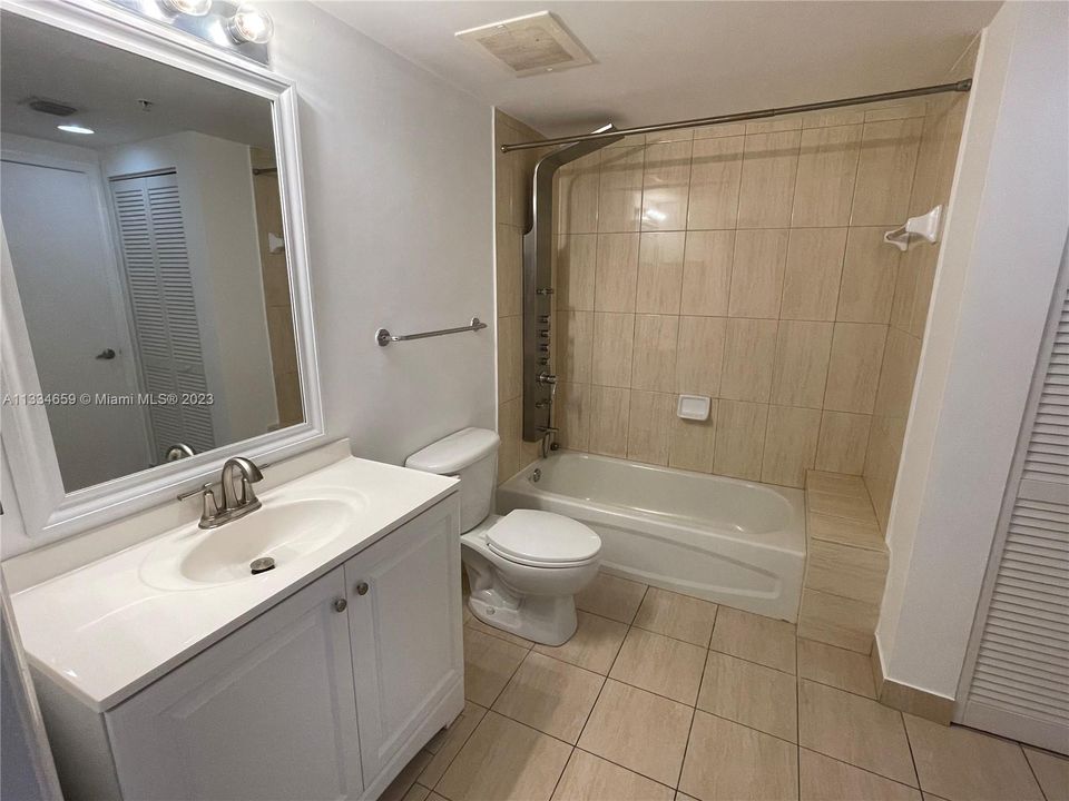 最近租的: $2,800 (1 贝兹, 1 浴室, 825 平方英尺)