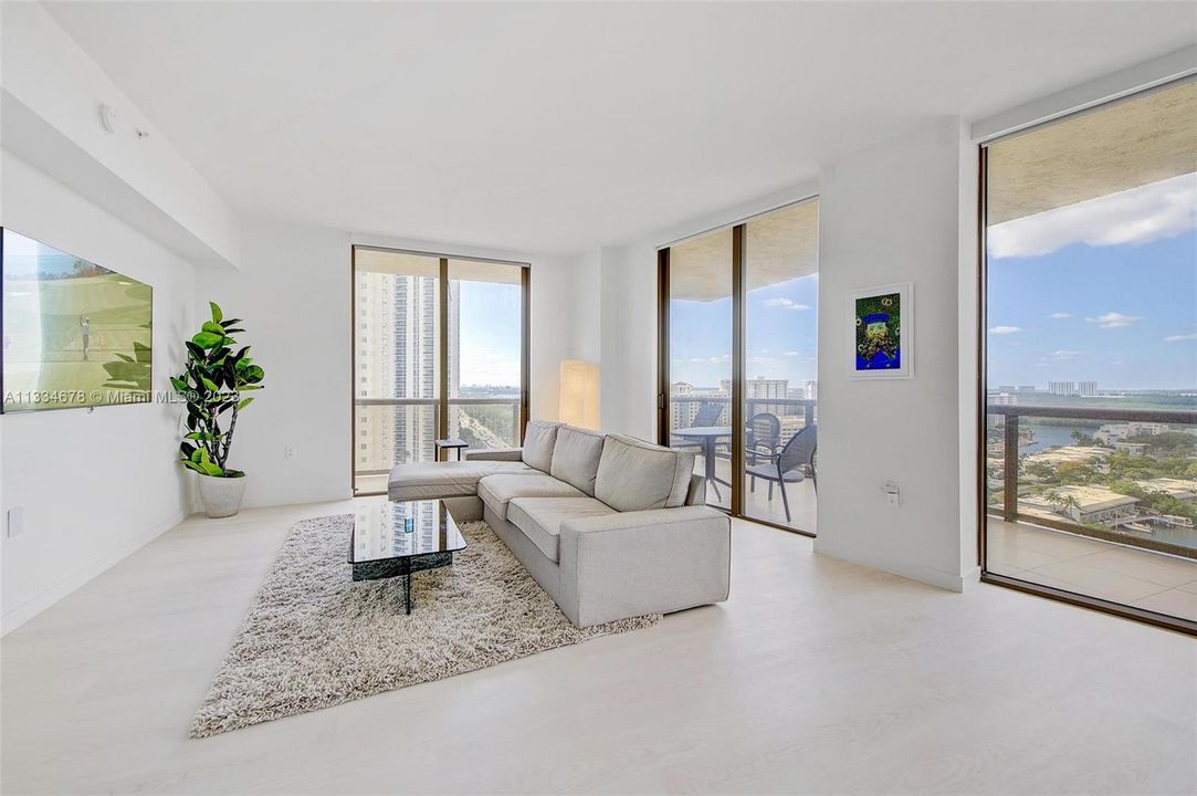 Recently Sold: $1,175,000 (2 beds, 2 baths, 1342 Square Feet)