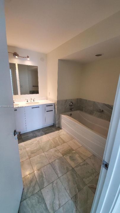 Recently Rented: $4,200 (2 beds, 2 baths, 1368 Square Feet)