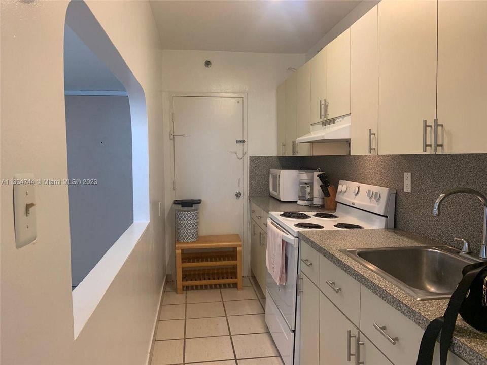 For Rent: $3,100 (1 beds, 1 baths, 700 Square Feet)