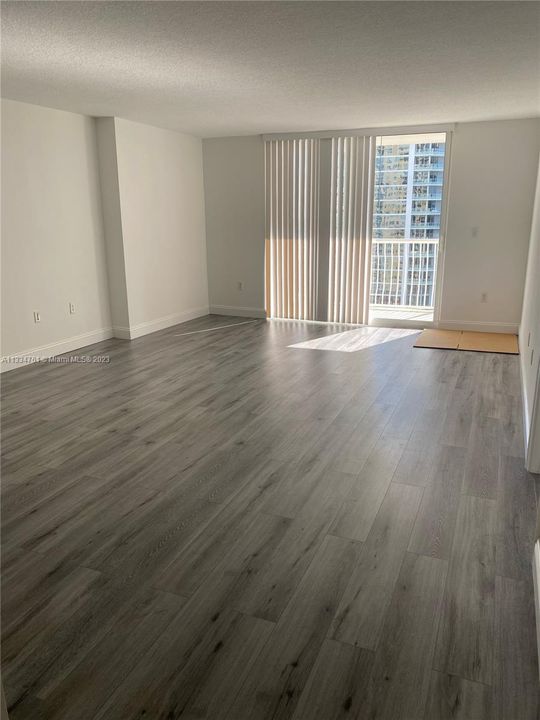 Recently Rented: $2,950 (1 beds, 1 baths, 825 Square Feet)