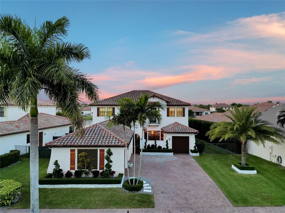 Recently Sold: $1,697,500 (5 beds, 5 baths, 4110 Square Feet)