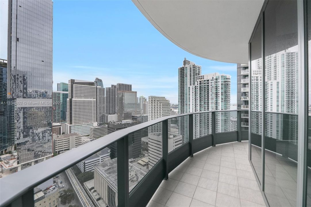 Recently Sold: $1,350,000 (2 beds, 2 baths, 1334 Square Feet)