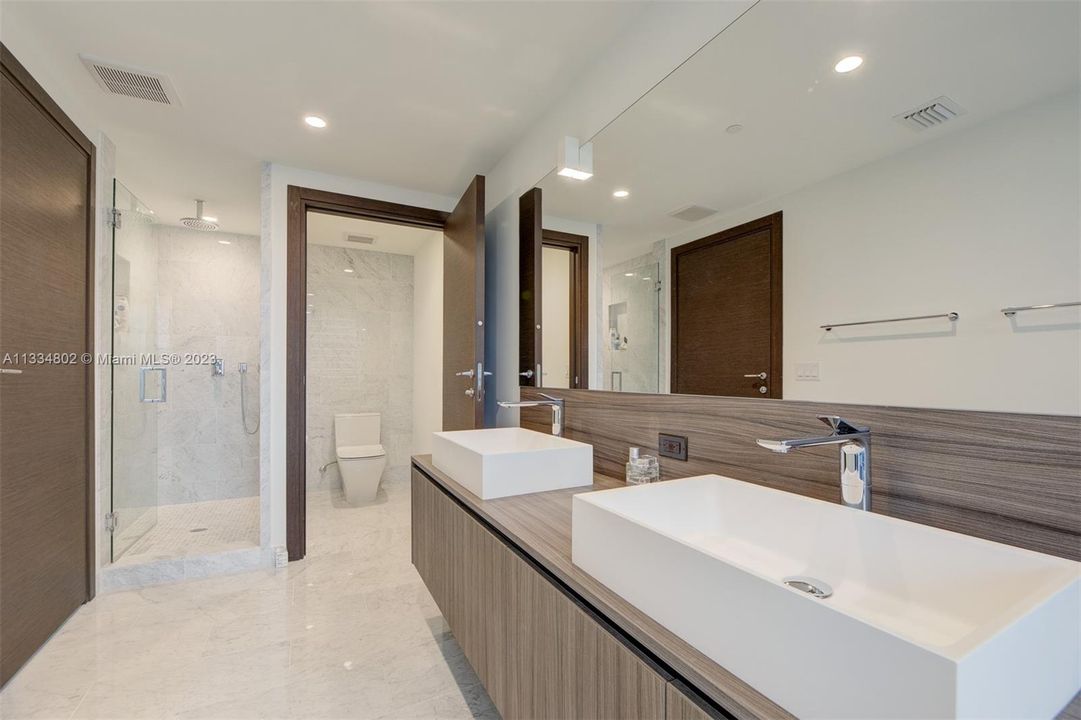 Recently Sold: $1,350,000 (2 beds, 2 baths, 1334 Square Feet)