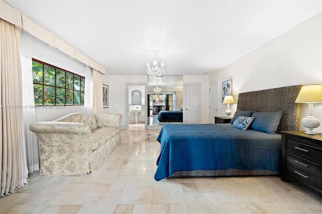 Недавно арендовано: $49,000 (6 спален, 6 ванн, 5599 Квадратных фут)