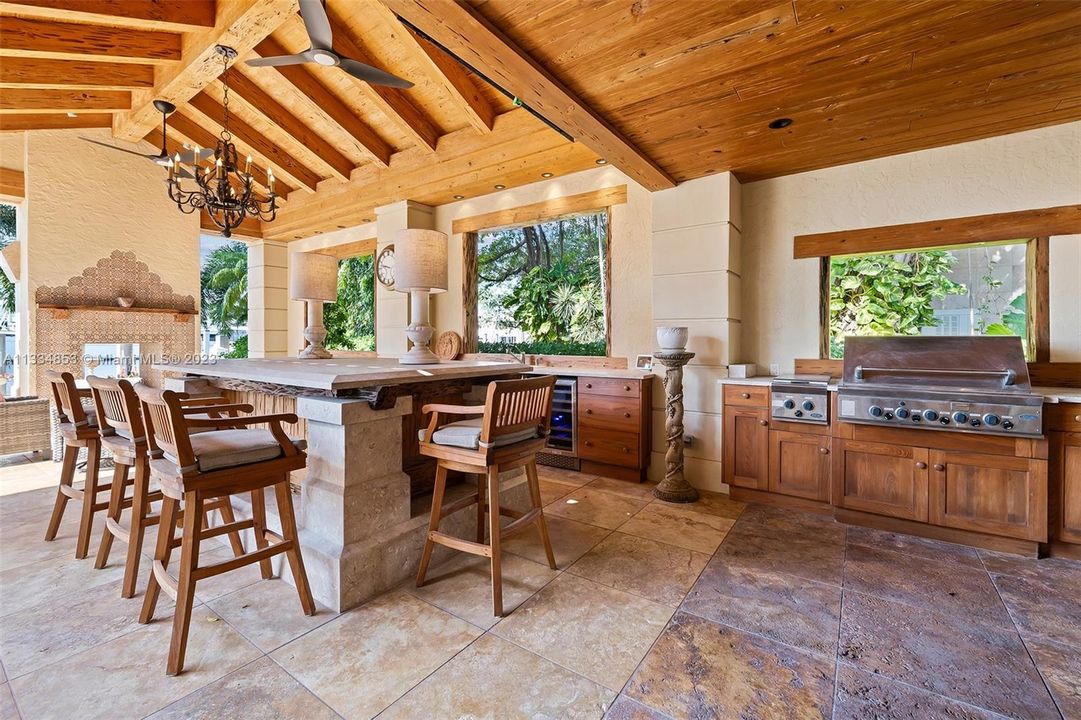 Недавно арендовано: $49,000 (6 спален, 6 ванн, 5599 Квадратных фут)