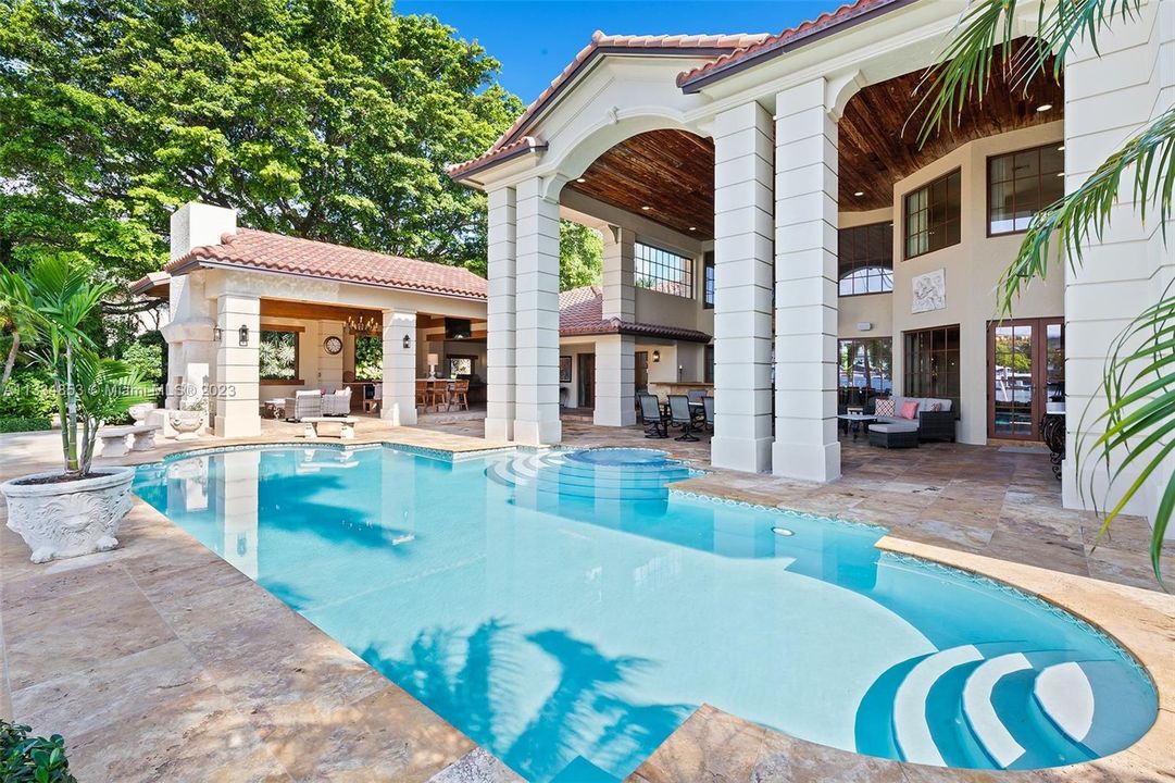 Недавно арендовано: $49,000 (6 спален, 6 ванн, 5599 Квадратных фут)