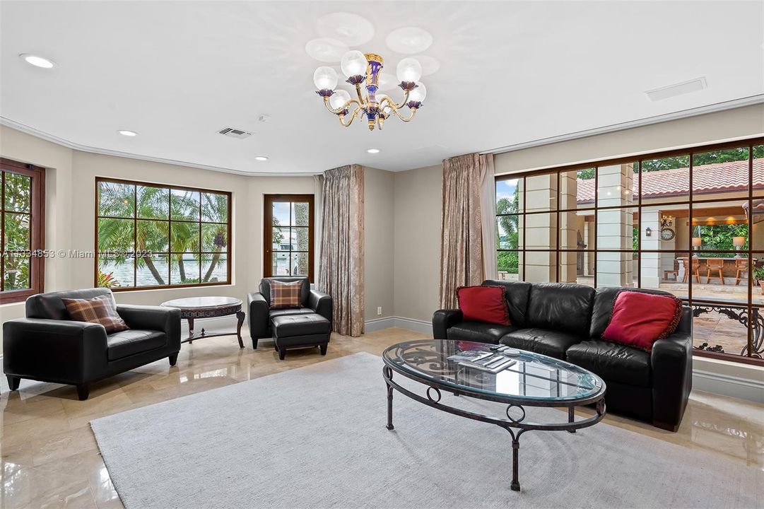 Недавно арендовано: $49,000 (6 спален, 6 ванн, 5599 Квадратных фут)