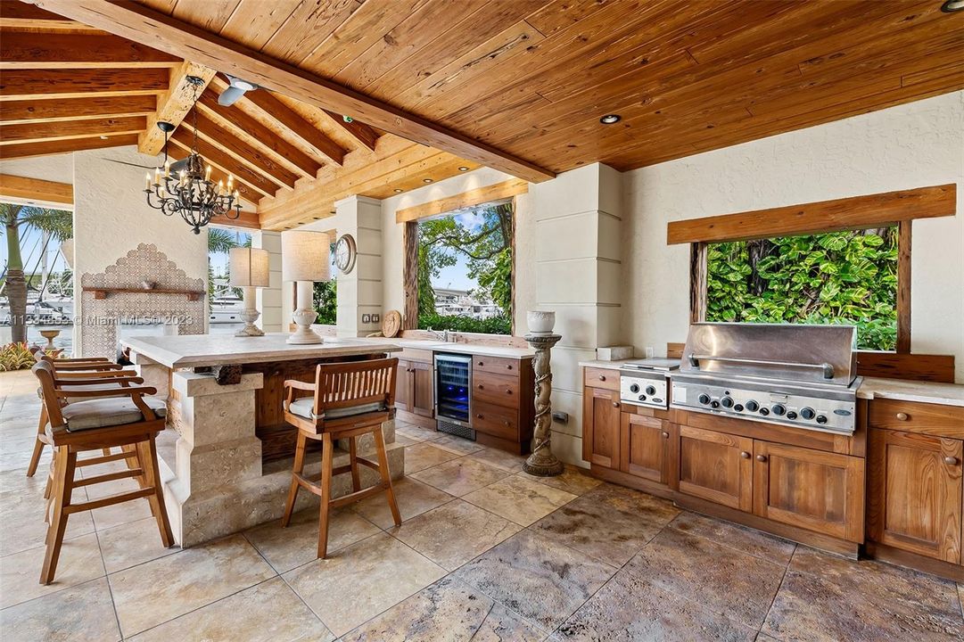 Недавно арендовано: $49,000 (6 спален, 6 ванн, 5599 Квадратных фут)