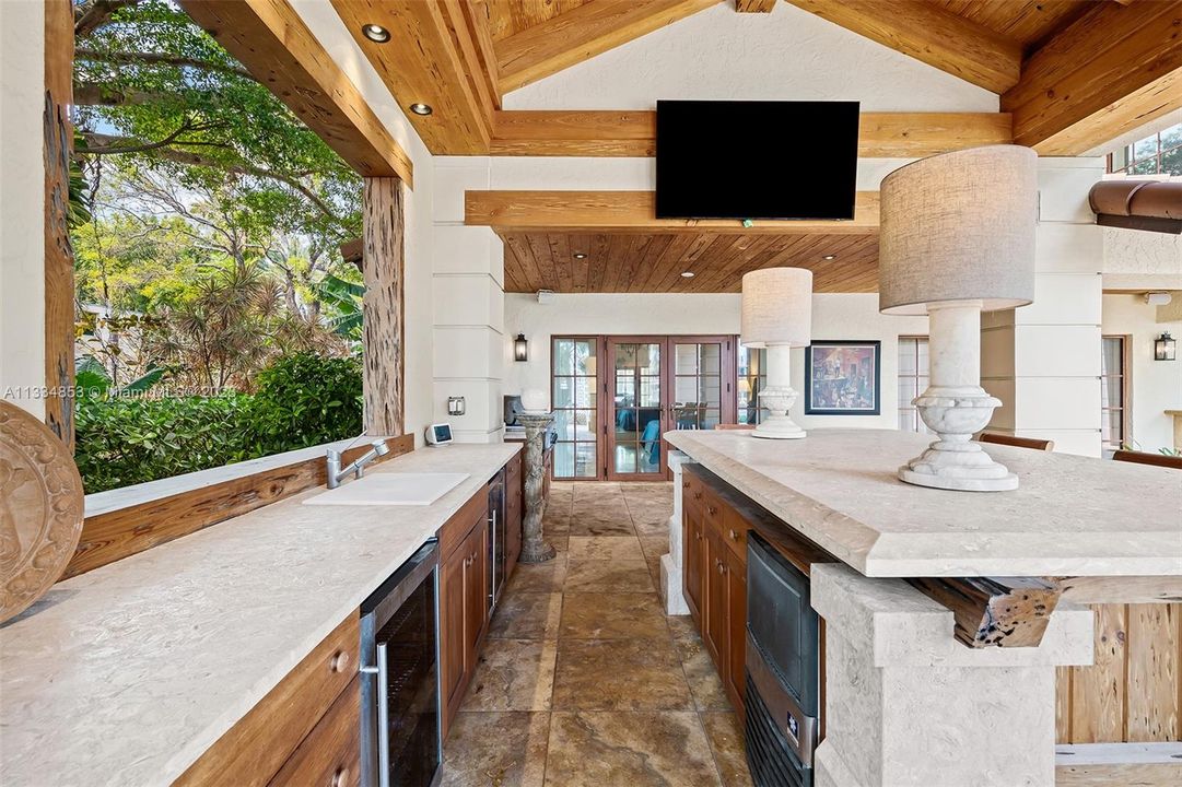 Недавно арендовано: $49,000 (6 спален, 6 ванн, 5599 Квадратных фут)