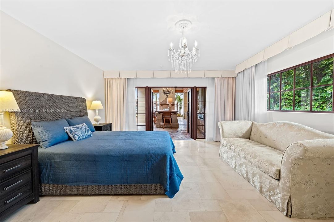 Недавно арендовано: $49,000 (6 спален, 6 ванн, 5599 Квадратных фут)