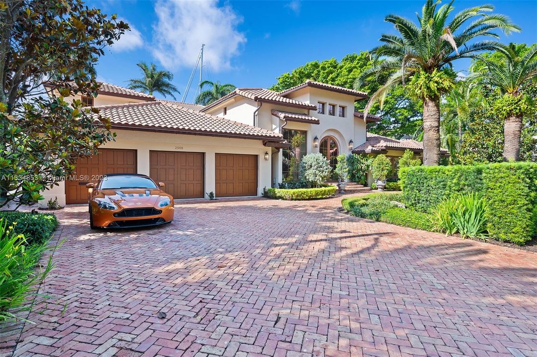 Недавно арендовано: $49,000 (6 спален, 6 ванн, 5599 Квадратных фут)