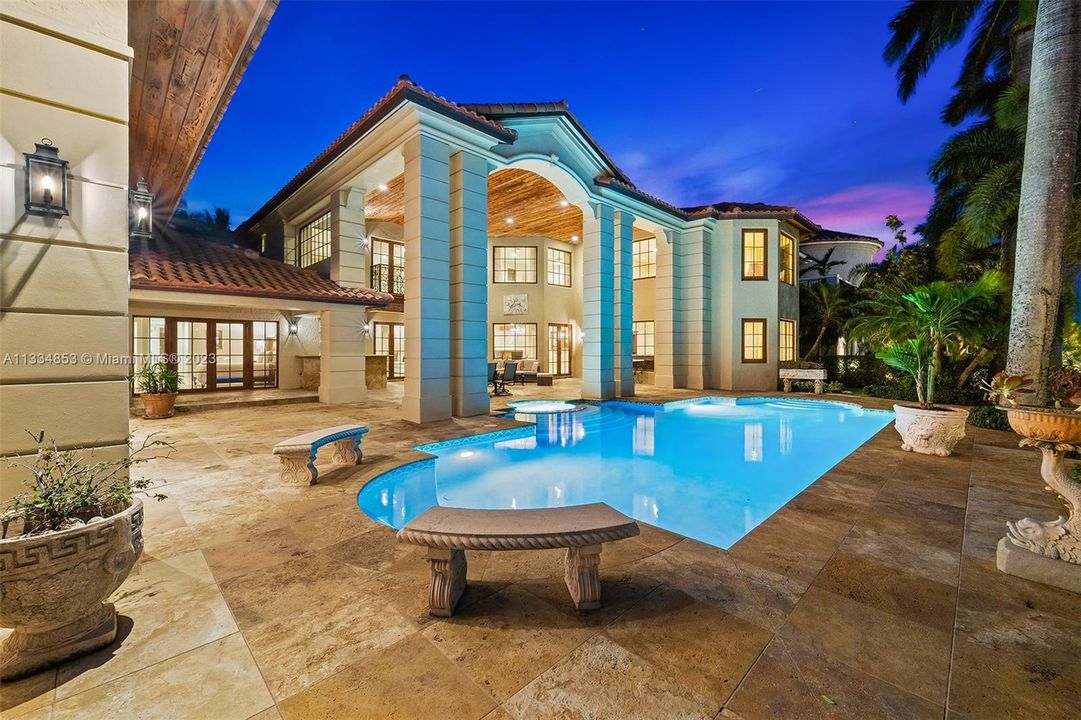 Недавно арендовано: $49,000 (6 спален, 6 ванн, 5599 Квадратных фут)